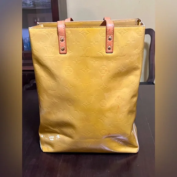 Authentic Louis Vuitton Monogram Vernis Reade MM Tote Bag - Picture 2 of 13